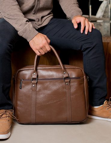 Bolsas masculinas: qual a diferença entre pasta e mochila? Bolsas masculinas: qual a diferença entre pasta e mochila?