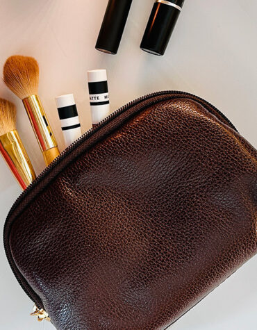 O que levar na necessaire feminina de couro?